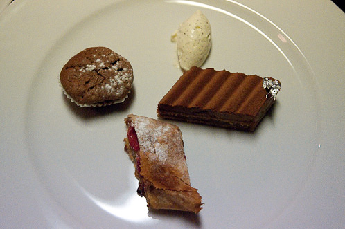 RhabarberHimbeerStrudel, Schokoladensouffle, Peanutcake